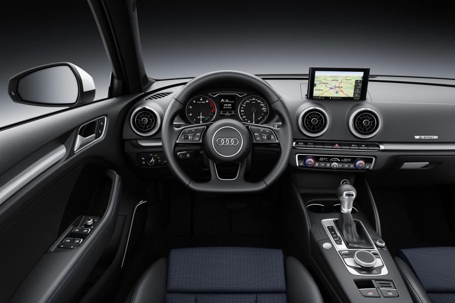 Торпедо Audi A3 Sportback g-tron (8V) 2016 года  (WW) (фото 8 из 20)